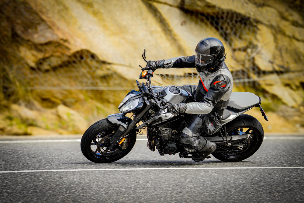 Motard complètement équipé Motard complètement équipé
